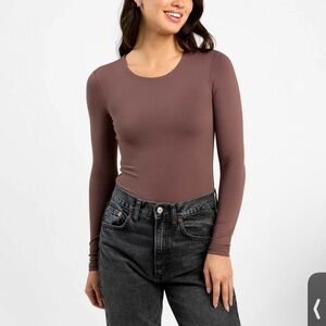Nuuds Women's Smoothing Seamless Long Sleeve Brown Thong Bodysuit Mocha Modern